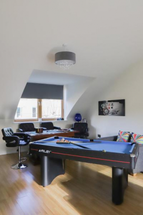 Number1Townhouse with private balcony & Parking